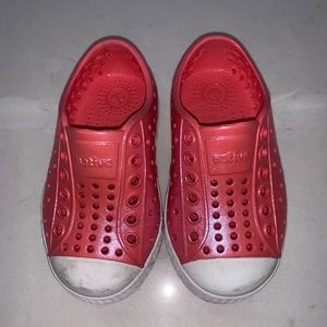 Native kids shoes iridescent